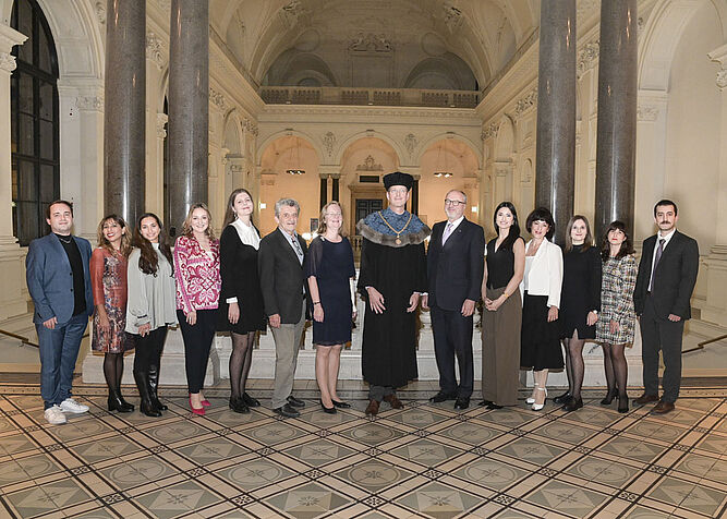 group picture of graduates with Studienpräses Prof Lieberzeit