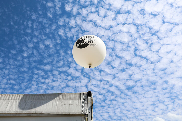 Luftballon mit Festival-Logo 