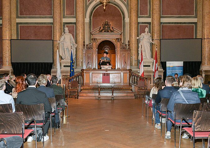 Studienpräses Prof Peter Lieberzeit and participants at the ceremonial hall 