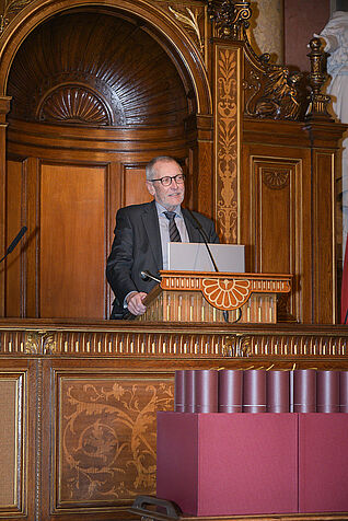 ao. Univ.-Prof. i.R. Mag. Dr. Konrad Liessmann hält Rede auf der Kanzel