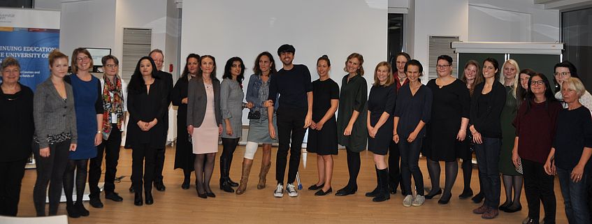 Gruppenfoto der Absolventinnen und Absolventen des Zertifikatskurses 