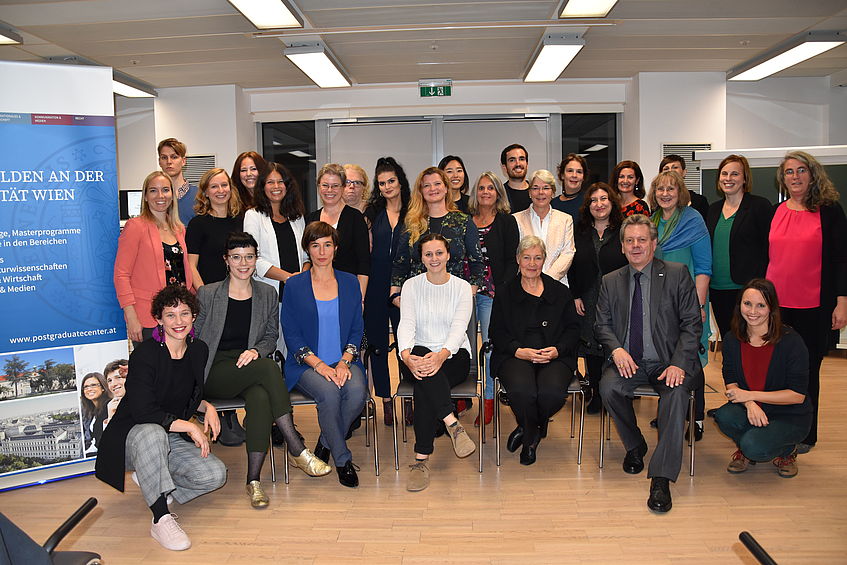 Gruppenfoto der Absolventinnen und Absolventen des 2. Durchgangs des Zertifikatskurses 