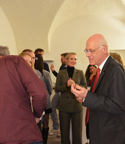 Participants and Prof Tichy talking after the Fireside Chat