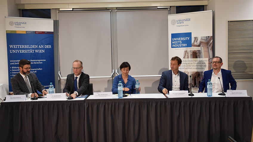 Podiumsdiskussion zum Thema "Wissenstransfer als Treiber für wirtschaftlichen und gesellschaftlichen Wohlstand und Innovation"
